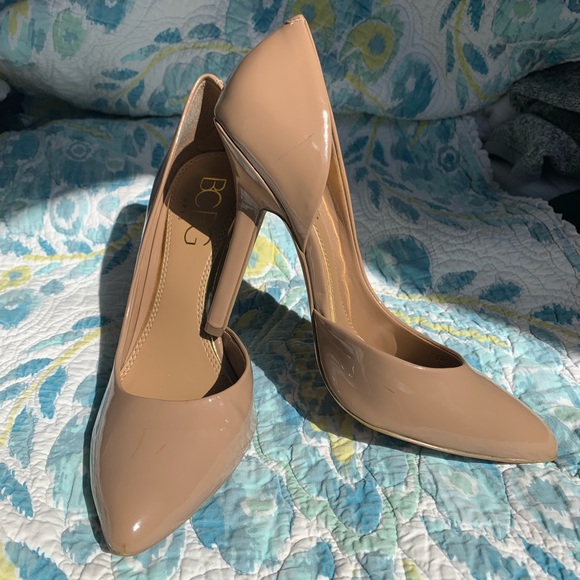 NEW BCBG Paris Nude Patent Leather Pump - Picture 3 of 4
